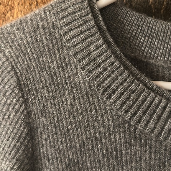Cashmere sweater with unique double collar - Picture 3 of 11